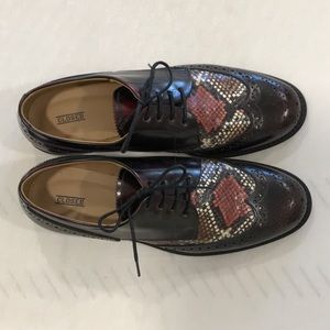 Closed size 8 US brogue loafers